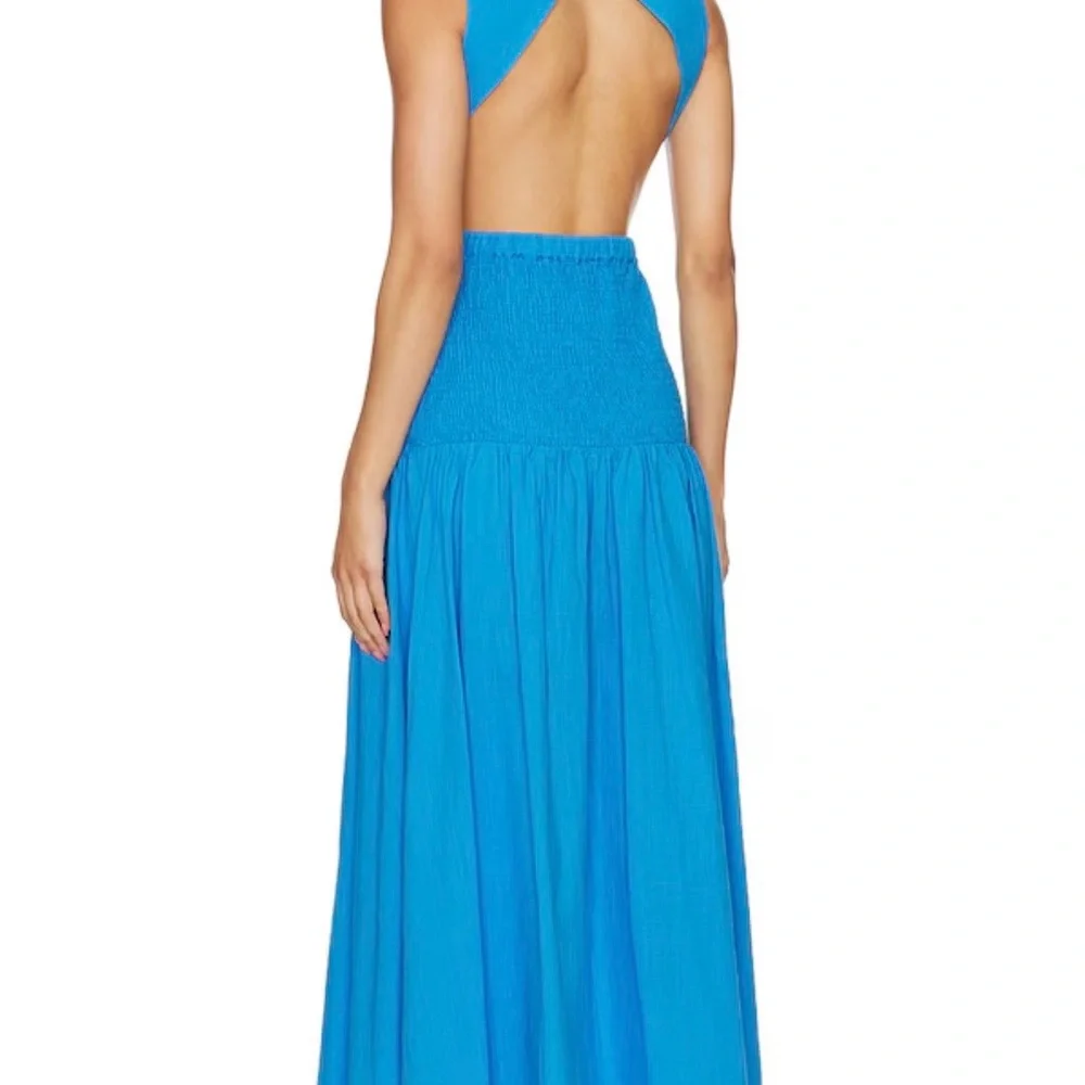 Sleeveless Backless Midi Dress in Vibrant Blue